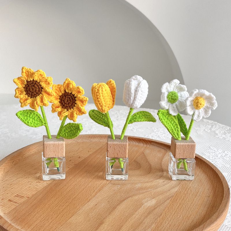 Handmade Creative Woven Sunflower Tulip Aromatherapy Pendant