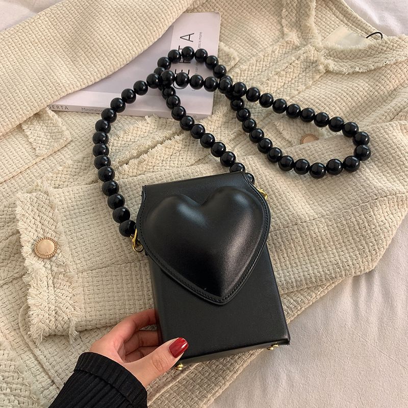 حقيبة جلدية سوداء سلسلة من اللؤلؤ على شكل قلب حقيبة الموضة الجديدة ذات الكتف الواحد 17 * 12 * 5 سم