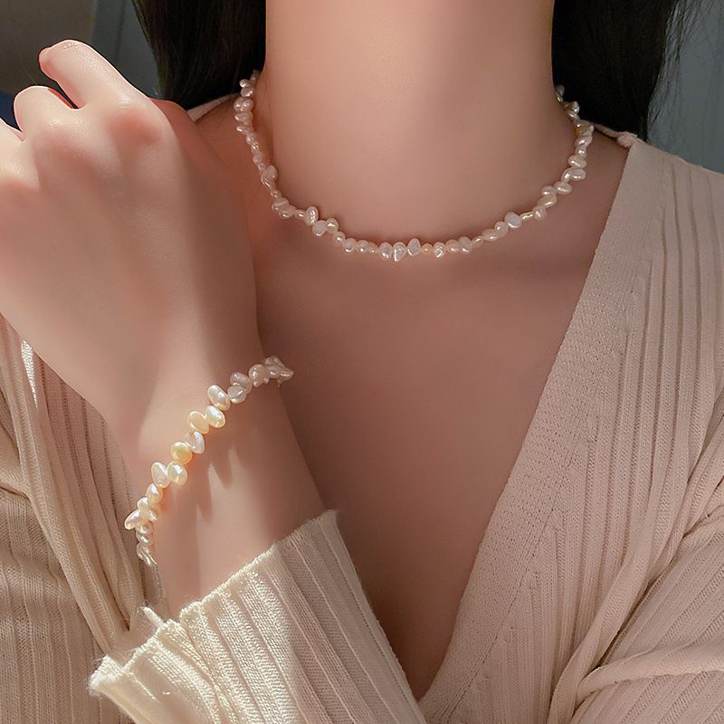 Fashion Freshwater Pearl Necklace Simple Collarbone Chain Alloy Necklace