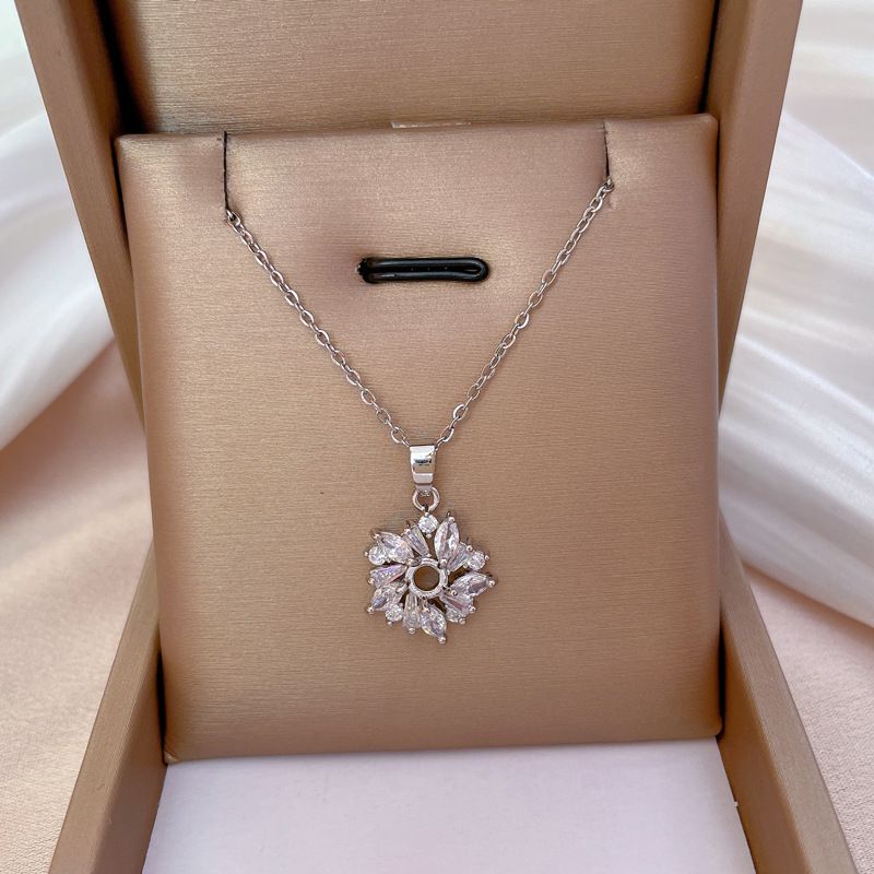 Fashion Titanium Steel Rotating Flower Micro-encrusted Diamond Necklace