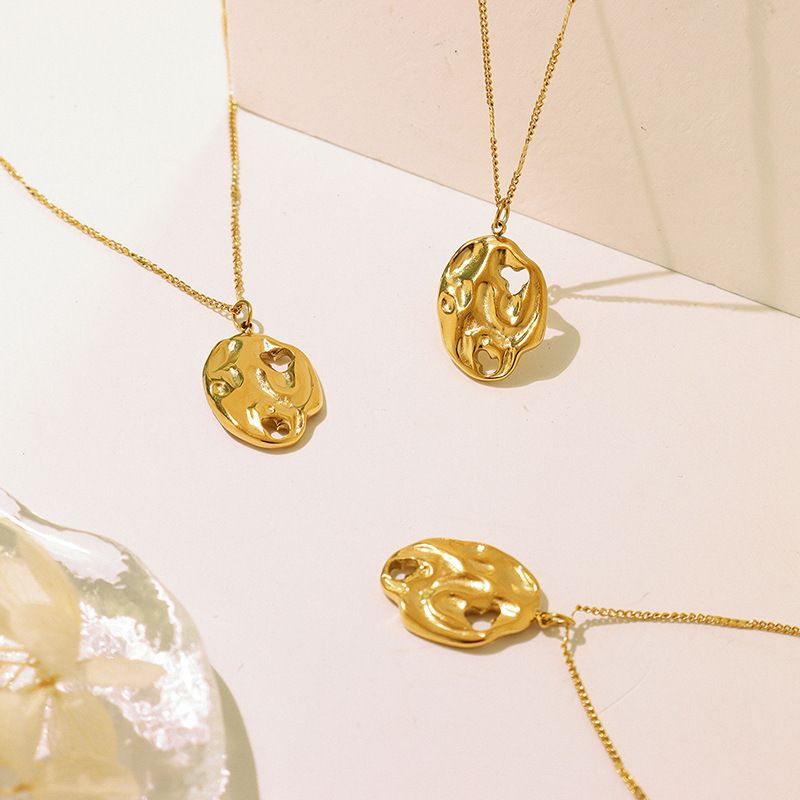 Fashion Retro Hollow Irregular Pendant Plated 18k Gold Necklace