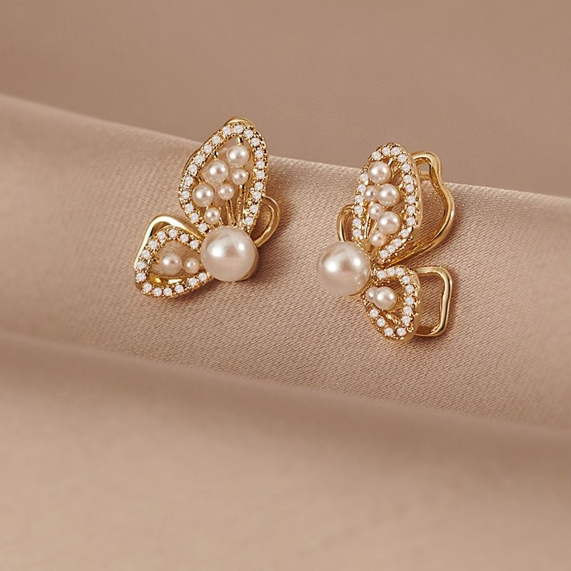 Fashion Hollow Three-dimensional Butterfly Pearl Earrings Wholesale