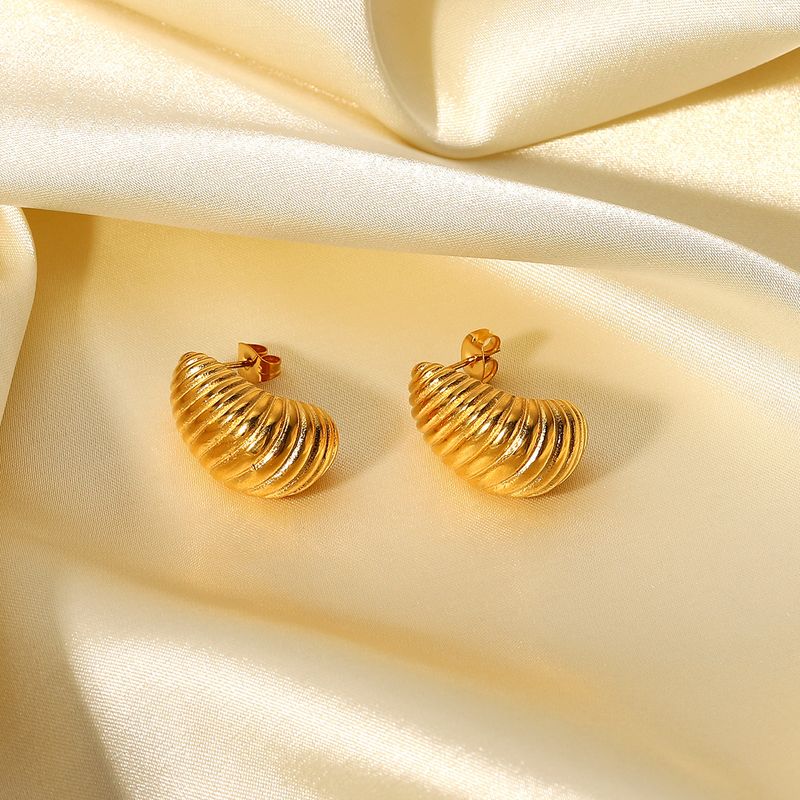 Aretes De Acero Inoxidable Con Diseño De Espiral Irregular Chapados En Oro De 18 Quilates