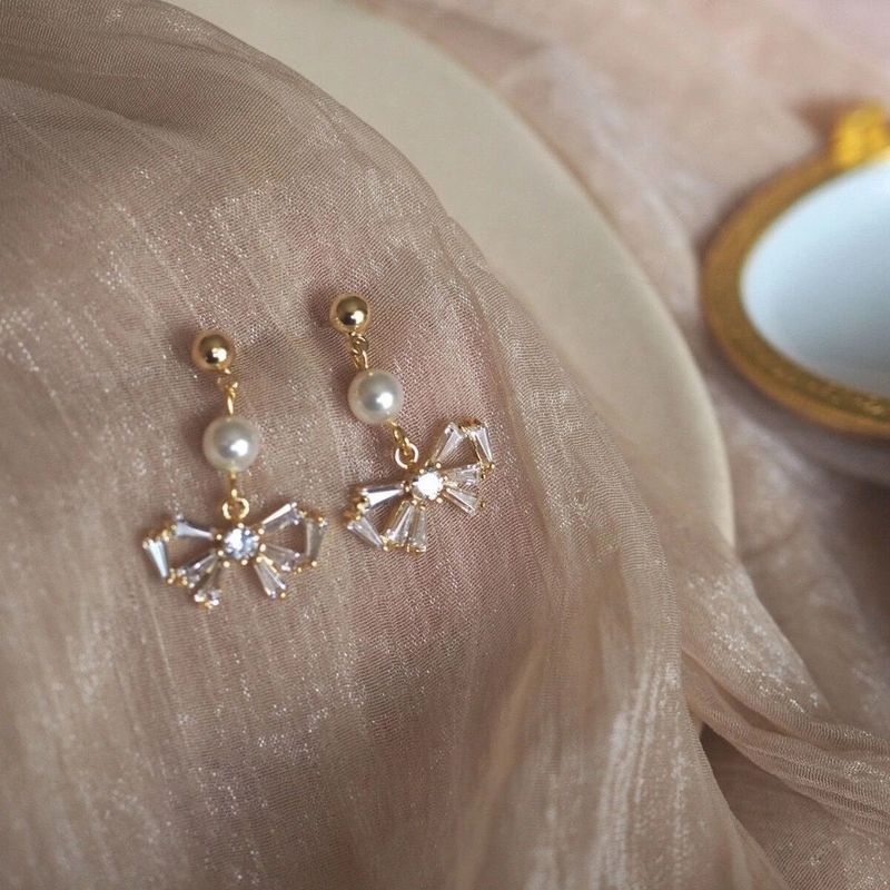 Pendientes De Gota De Aleación De Perlas Simples Con Lazo De Diamantes De Imitación A La Moda