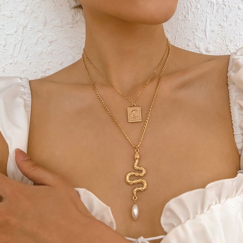 Vintage Double-layered Geometric Snake-shaped Square Pendant Necklace