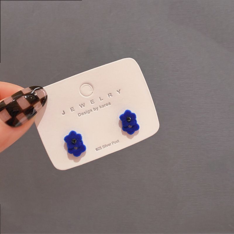 Aretes De Flocado Azul Klein Con Flor Coreana