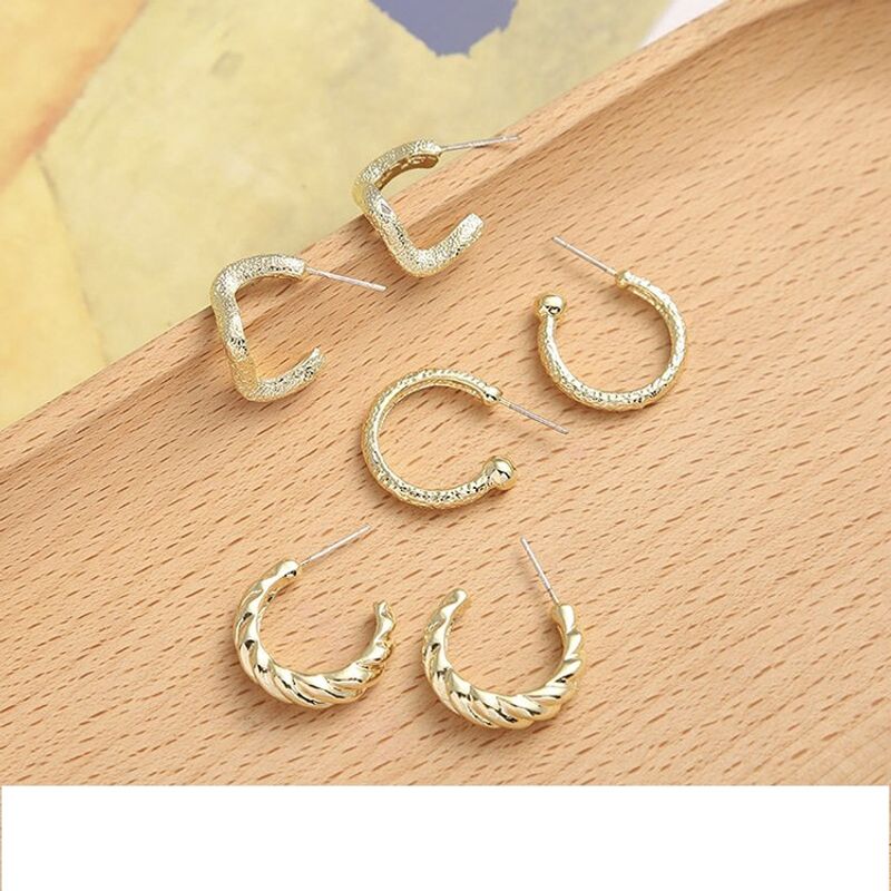 Retro Alloy C-shaped Twisted Irregular Geometric Stud Earrings Wholesale