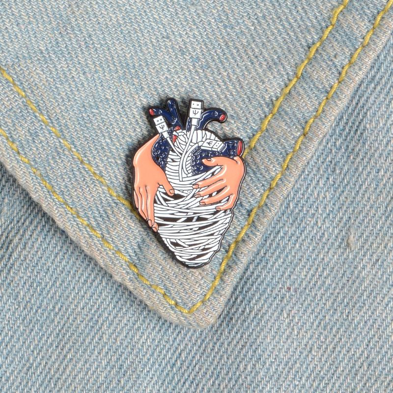 Broche De Aleación De Dibujos Animados De Moda Que Abraza El Patrón De Corazón