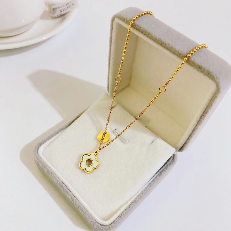 New Titanium Steel Plated 18k Gold Simple Lucky Flower Flower Clavicle Chain