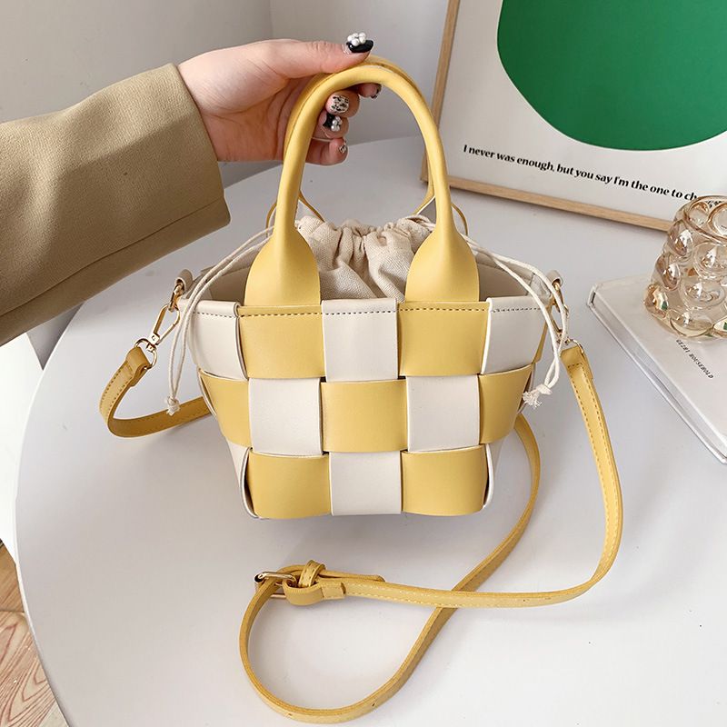 Female Summer New Fashion Stitching Plaid Messenger Portable Bucket Bag22*13*14cm