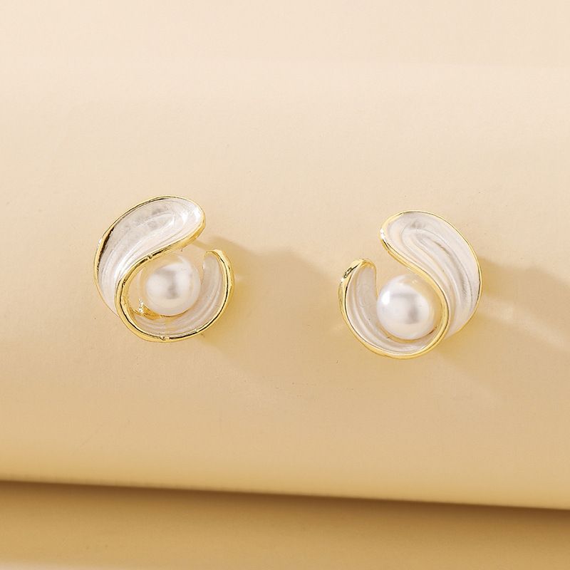 Simple Retro Pearl Geometric Female Fashion Alloy Earrings Wholesale