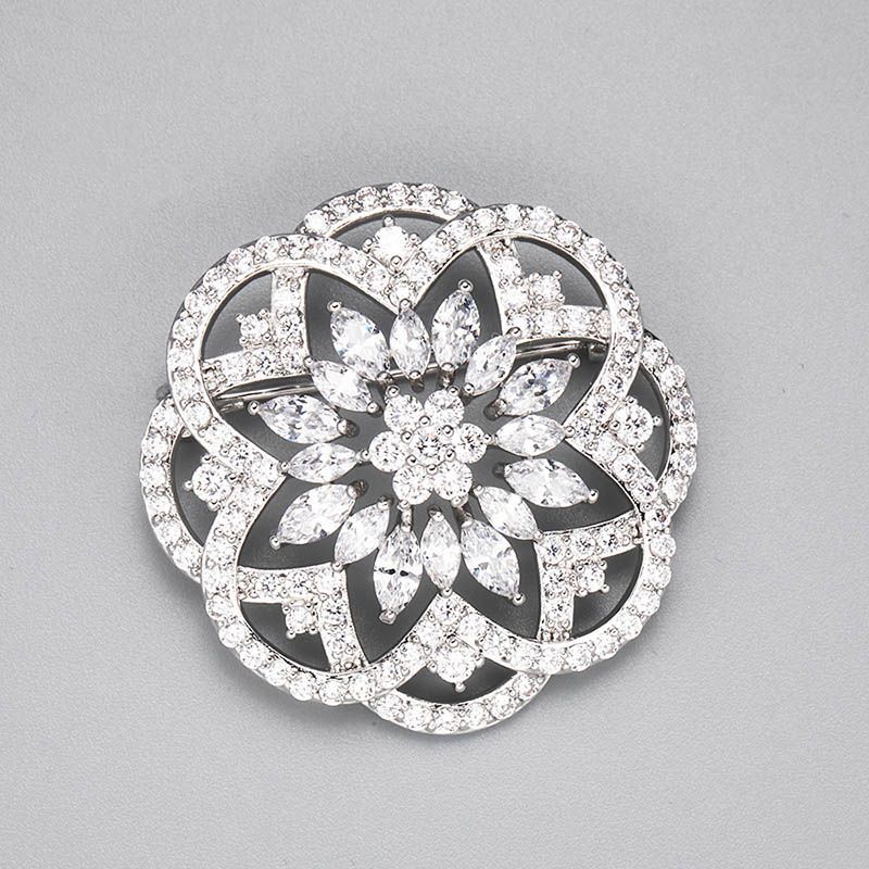 Classic Hollow Flower Inlaid Zirconium Copper Brooch