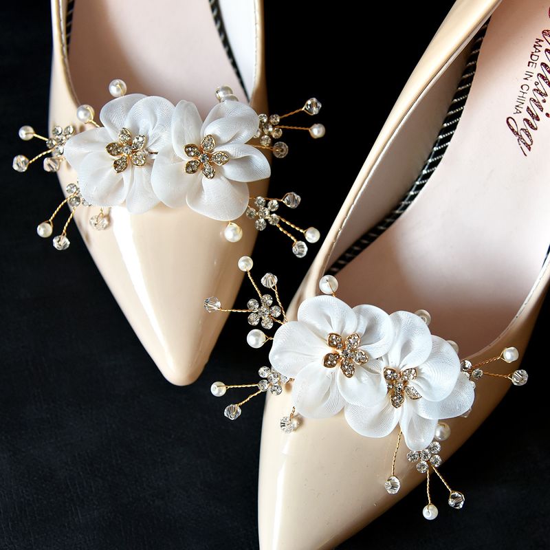 Brauthochzeitsschuhe Handgemachte Perle Dekoration Perle Blume Schuhschnalle