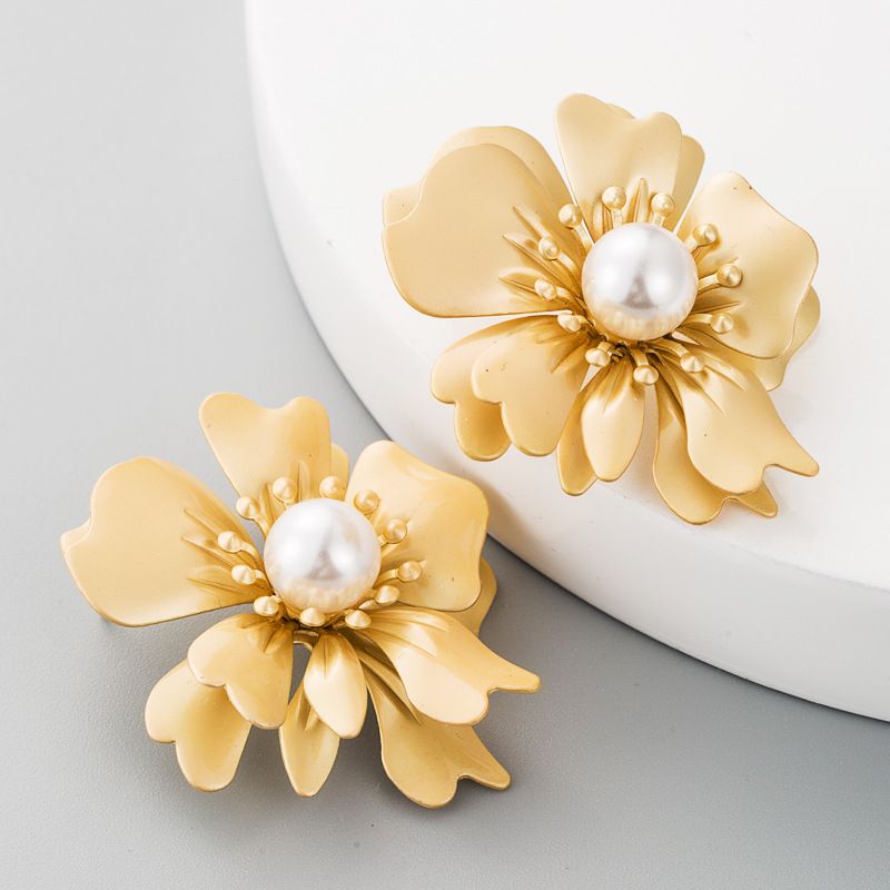 Korean Style Flower Shaped Inlaid Peral Simple Alloy Stud Earrings