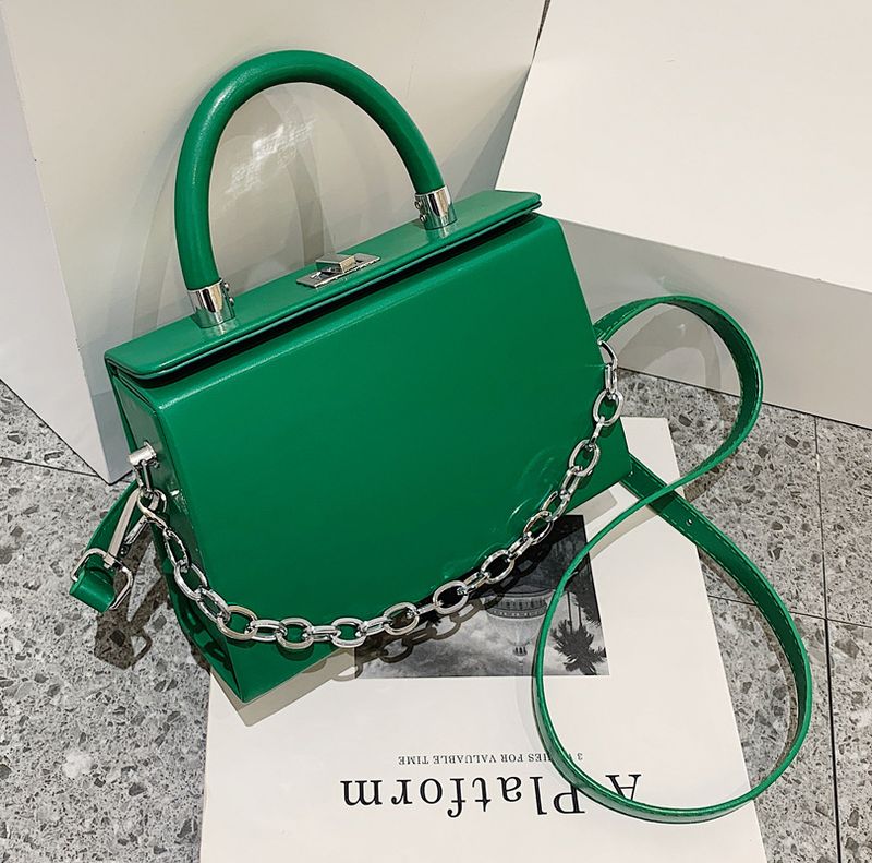 2022 New Fashion Solid Color Messenger Chain Small Handbag 20.5*14*7cm