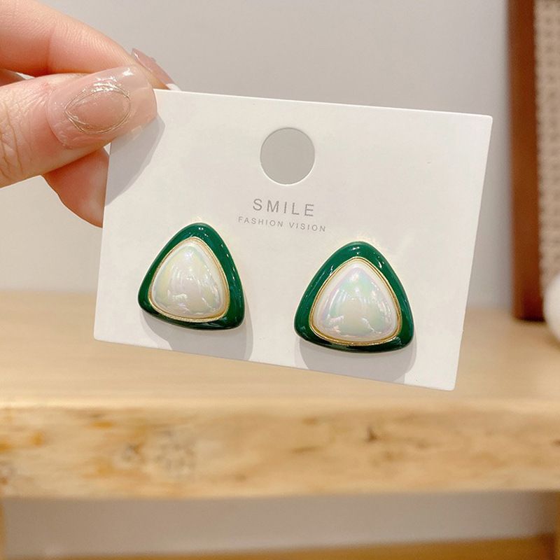 Pendientes De Tuerca De Aleación Geométrica Para Mujer Con Perla Verde Triangular Retro A La Moda