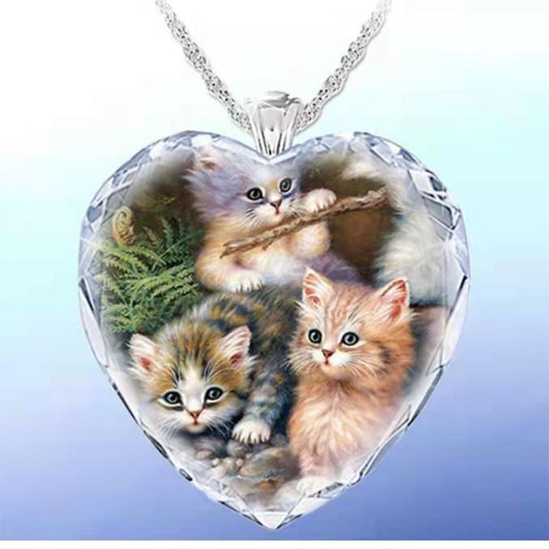 New Heart-shaped Crystal Cute Cat Pendant Necklace Wholesale