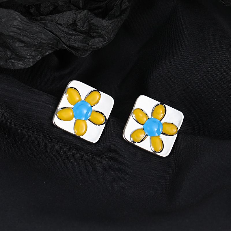 Mode Quadratische Blume Ohrringe Weibliche Tropfende Öl Kupfer Ohrstecker