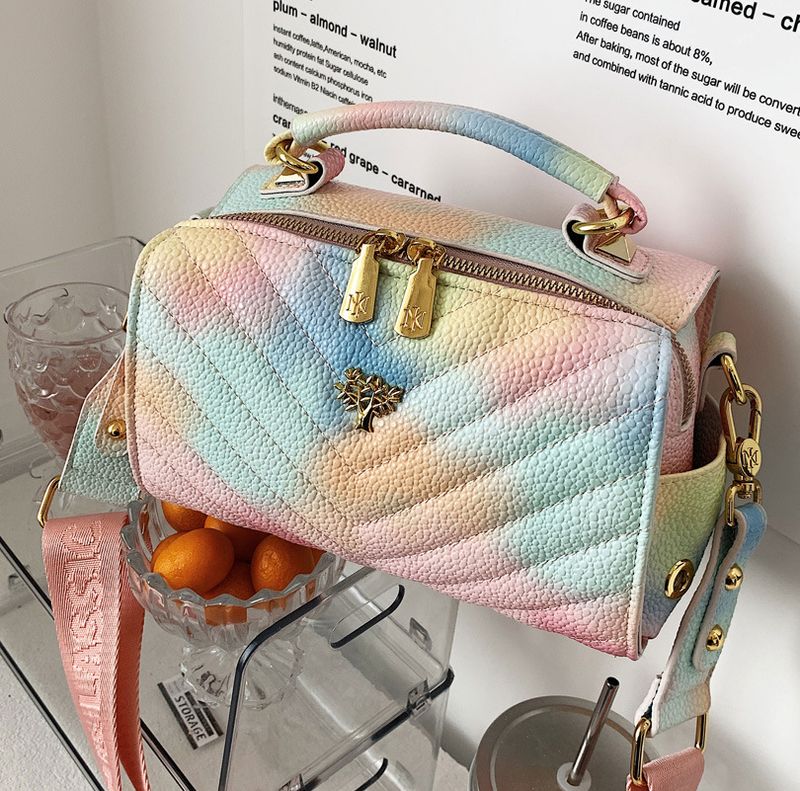 Fashion Hand-held One-shoulder Rhombus Embroidery Thread Messenger Bag 21.5*13.5*10cm