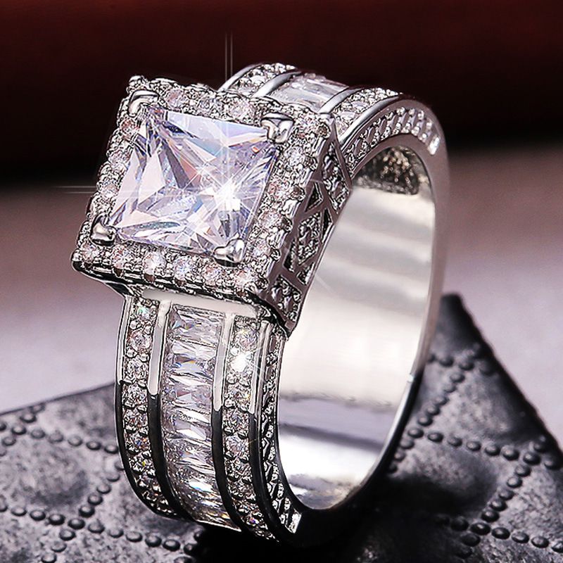 Mode Nouveau Flash Diamant Carré Femmes Bague De Fiançailles En Cuivre En Gros