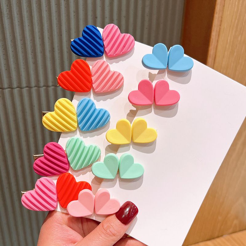 Early Spring New Color Matching Heart-shaped Hairpin