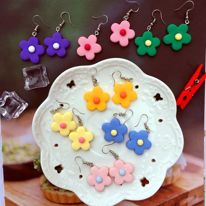 Simple Hit Color Small Flower Resin Earrings