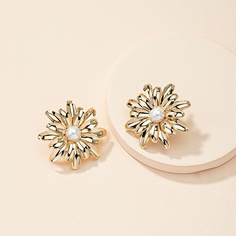 Small Daisy Summer New Simple Gold Flower Alloy Stud Earrings