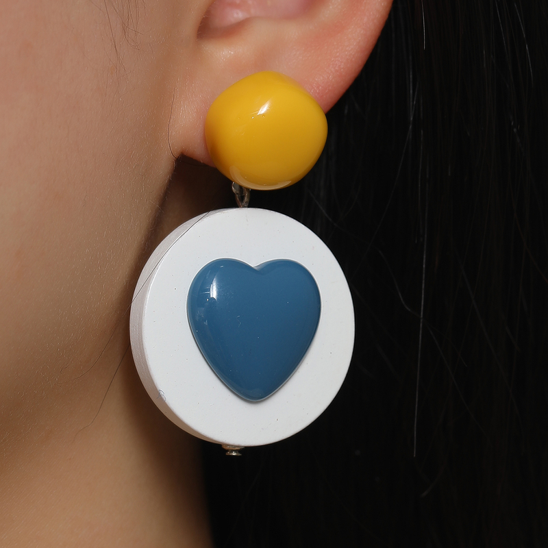 Fashion Simple Resin Heart-shaped Wooden Cute Resin Earrings