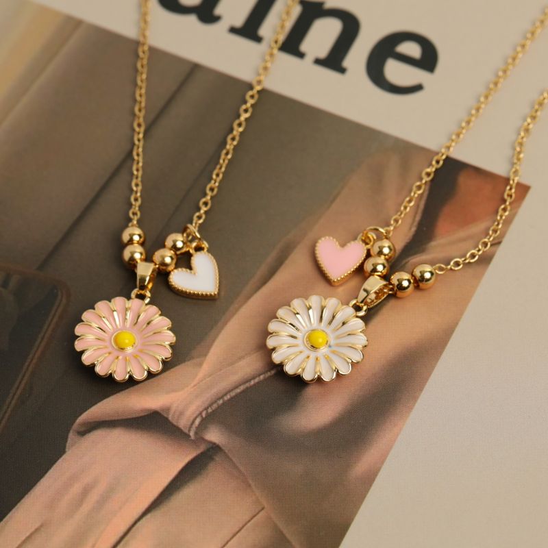Personalized And Small Fresh Summer Little Daisy Love Pendant Necklace Oil Drop Necklace Copper-plated Gold All-match Sweater Chain