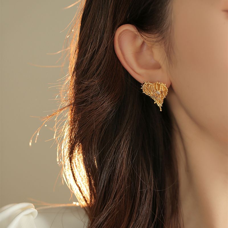 Fashionable Three-dimensional Woven Heart-shaped Stud Earrings Copper