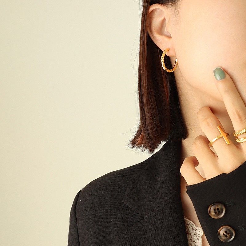 Fashion Accessories C- Shaped Twist Titanium Steel Gold-plated Stud Earring