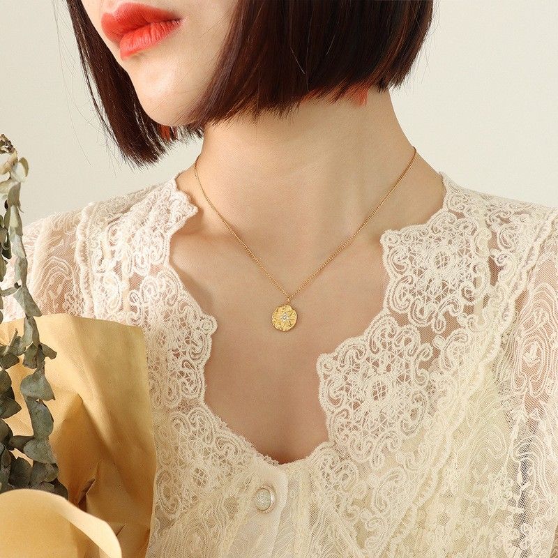 Collar De Colgantes Irregulares De Diamantes De Moda De Titanio Chapado En Acero 18k Adorno De Oro
