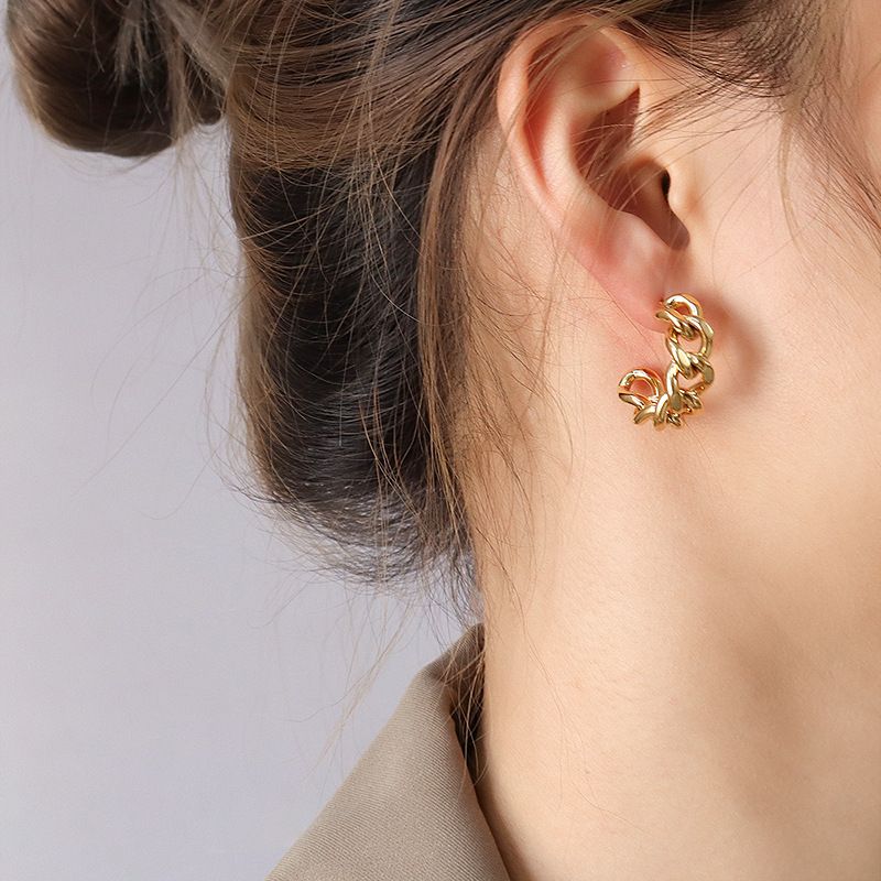 Fashion Twist Hollow C- Shaped Female Titanium Steel Plated 18k Real Gold Stud Earrings