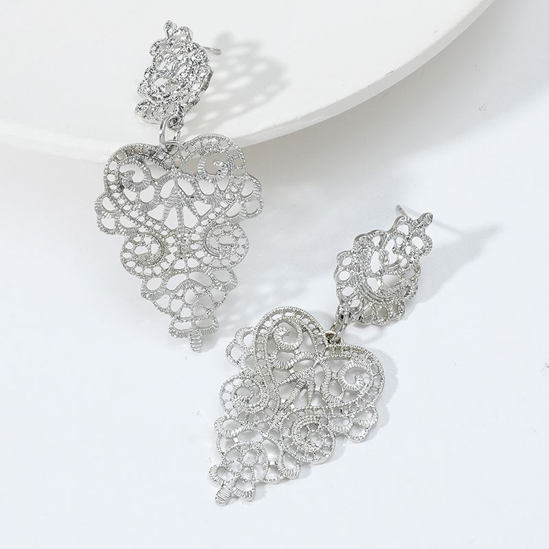 Fashion Wholesale Hollow Heart Shaped Pendant Carved Alloy Earrings