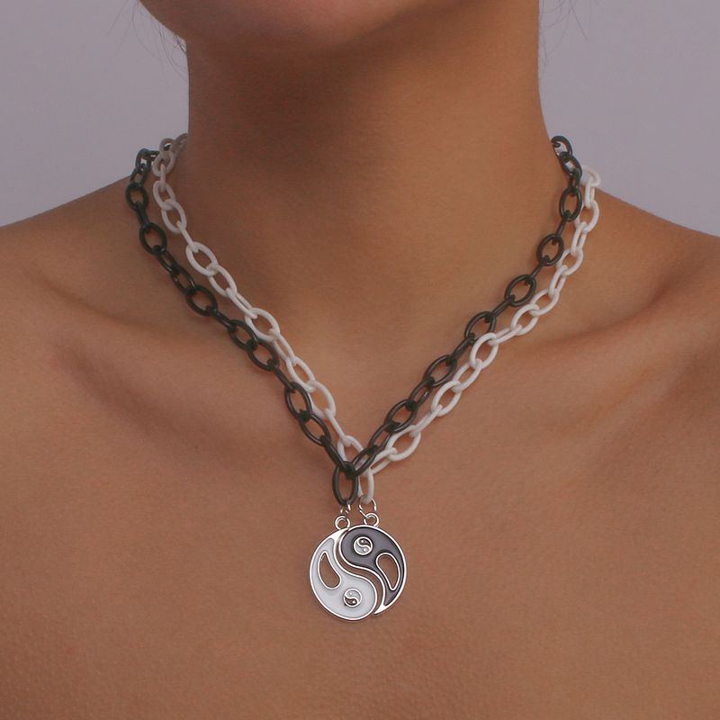 Simple Style Asymétrique Dripping Huile Tai Chi Collier