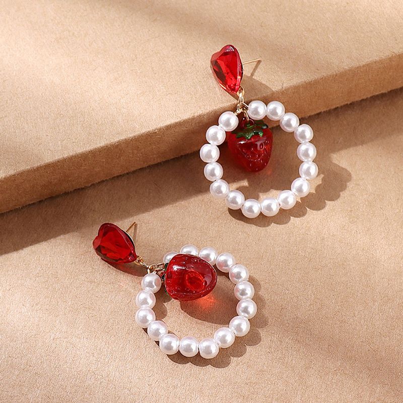 Fashion Retro Creative Resin Strawberry Heart Shaped Pearl Earrings