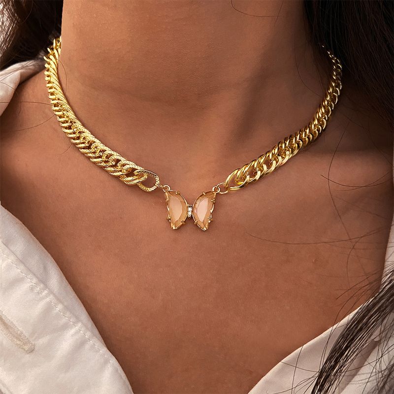 Elegante Gold-überzogene Perle Perlen Schlüsselbein Kette Schmetterling Anhänger Halskette
