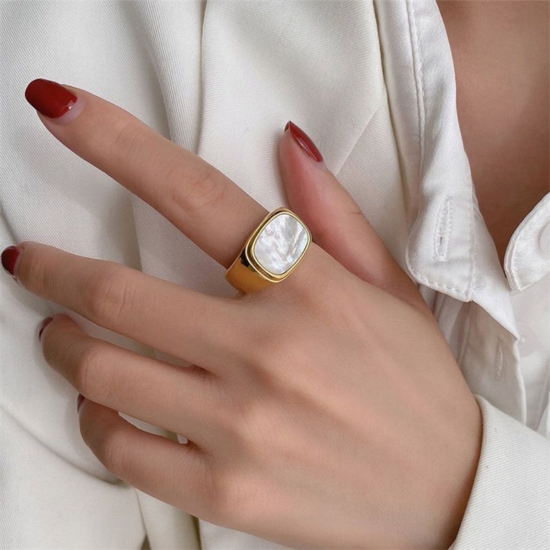 Fashion Simplicity Gold Flat White Shell Female Stainless Steel Ring