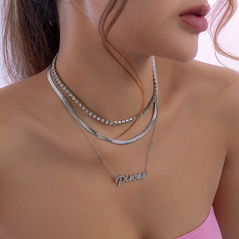Mode Doux Lettres Griffe Simple Serpent Os Strass Collier Femmes