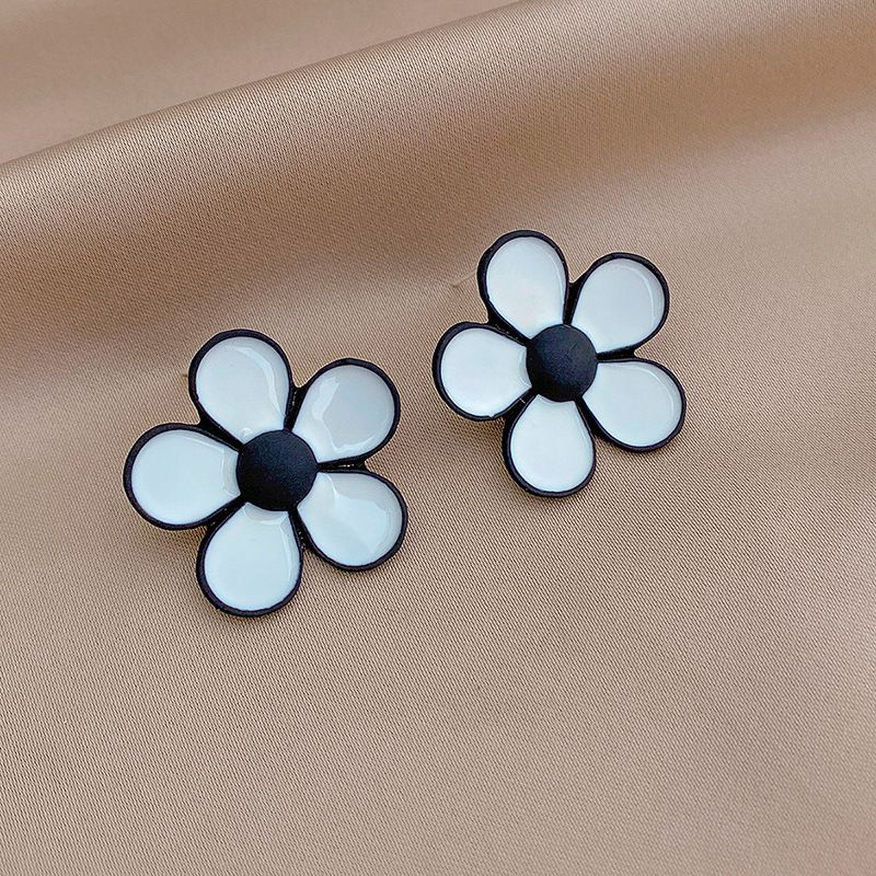 Simple Black White Dripping Oil Flower Stud Earrings