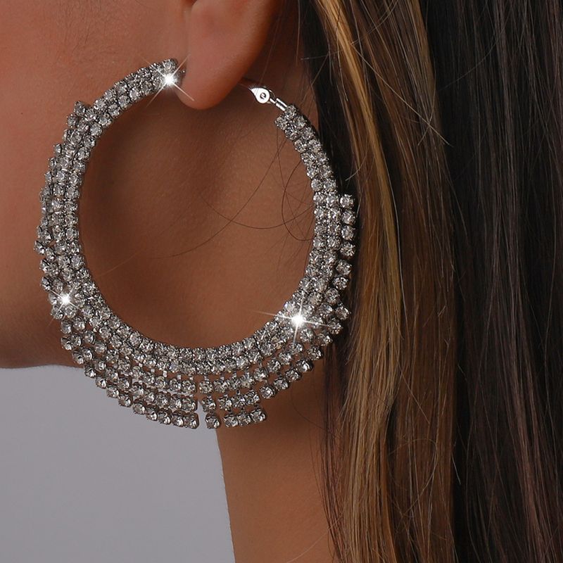 Boucles D'oreilles En Chaîne À Griffes Avec Pompon En Strass Rétro Et Grand Cercle