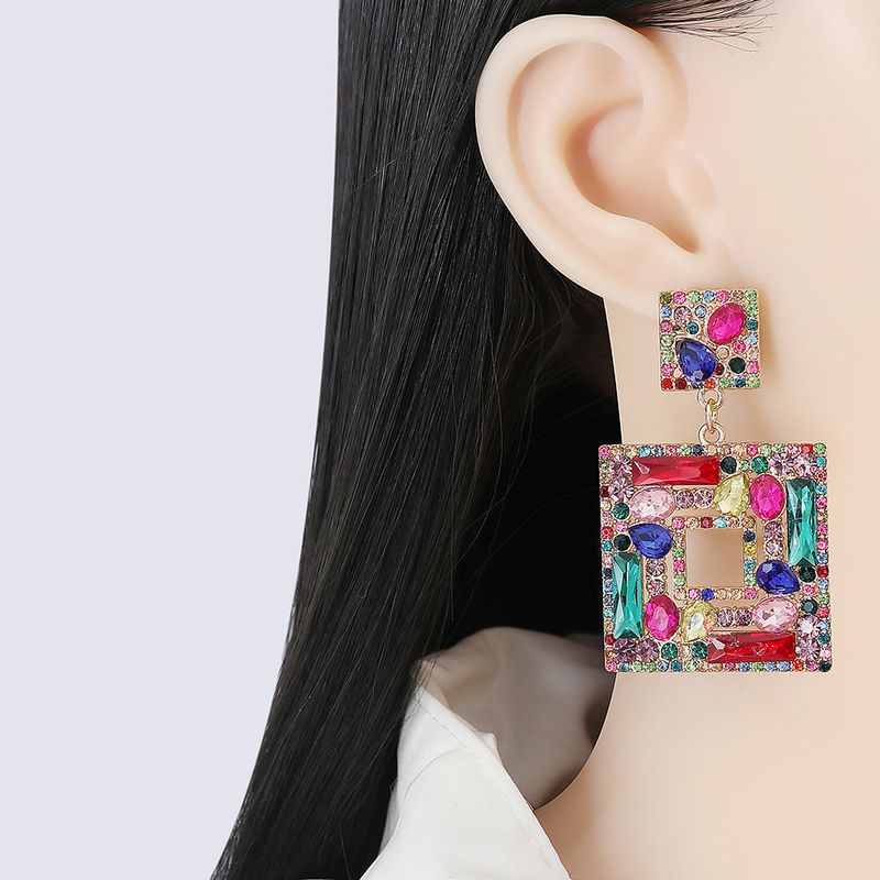 Neue Quadratische Hohle Hängende Ohrringe Des Geometrischen Farbdiamanten