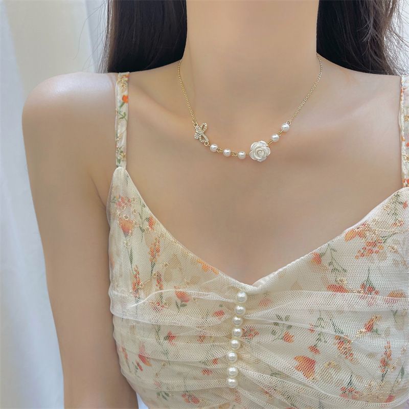 Retro Style Rose Pendant Butterfly Pearl Short Necklace