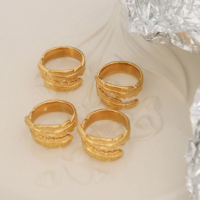 Neue Art-roll-förmigen Feder Titan Stahl Vergoldet 18k Gold Ring