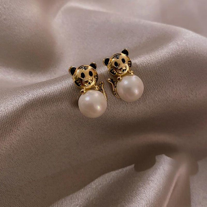 Fashion Pearl Tiger Metal Ear Studs Women Alloy Earrings