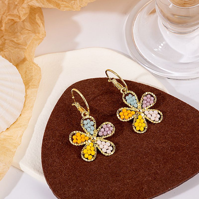Fashion Simple Crystal Flowers Earrings Retro Beaded Three-dimensional Ear Clip