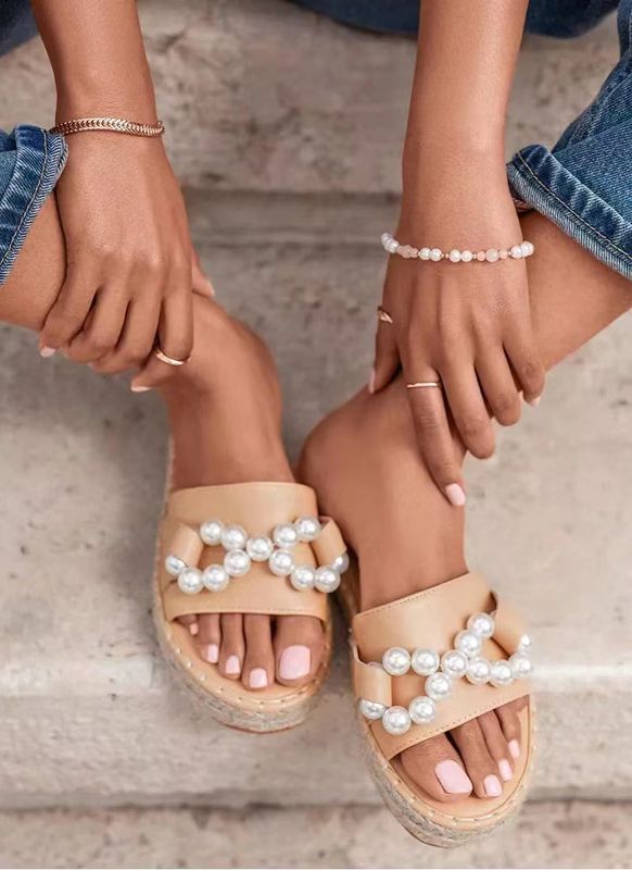 Mode Sommer Neue Große Größe Frauen Sandalen Dicken Boden Stroh Perle Casual Strand Hausschuhe