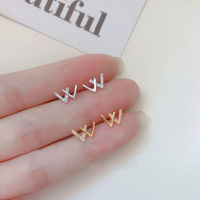 Aretes Pequeños De Aleación De Diamantes De Imitación Simple Para Mujer Letra Del Alfabeto W De Moda