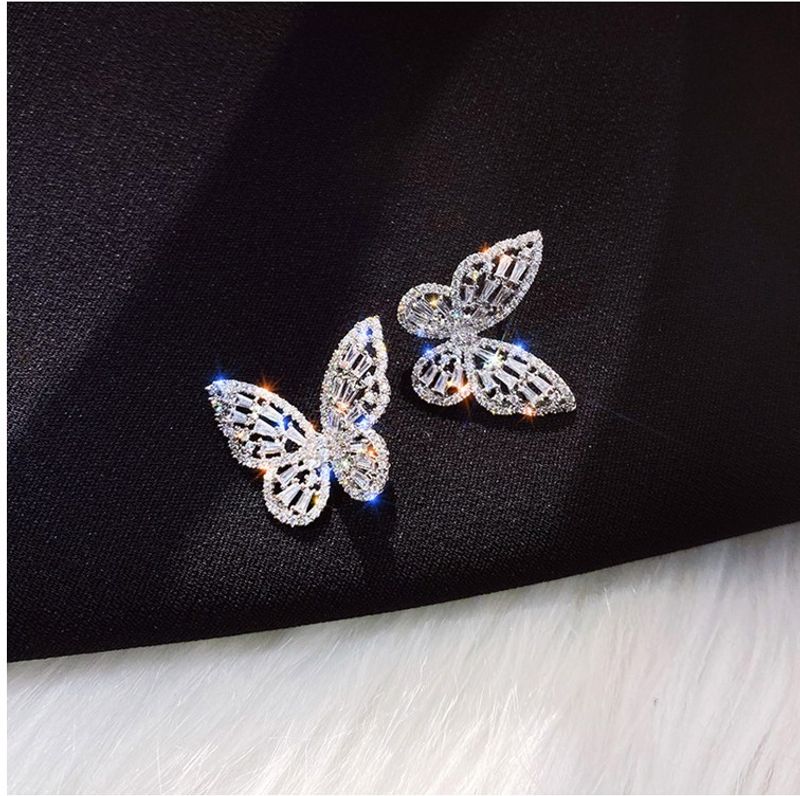 Elegante Mariposa Aleación Embutido Diamantes De Imitación Artificiales Pendientes 1 Juego