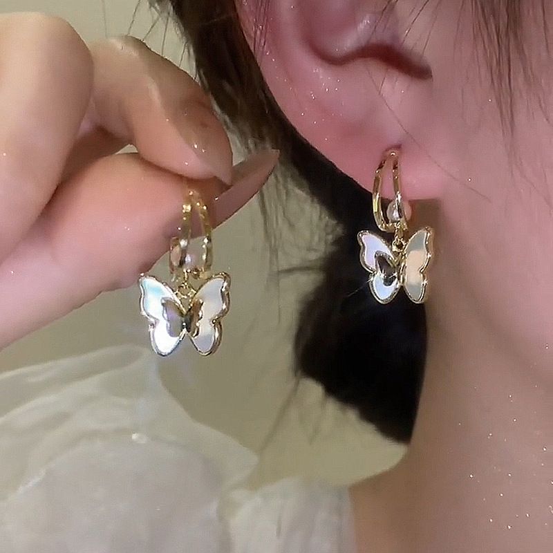 New Fashion Golden Pendant Butterfly Shape Pearl Copper Stud Earrings